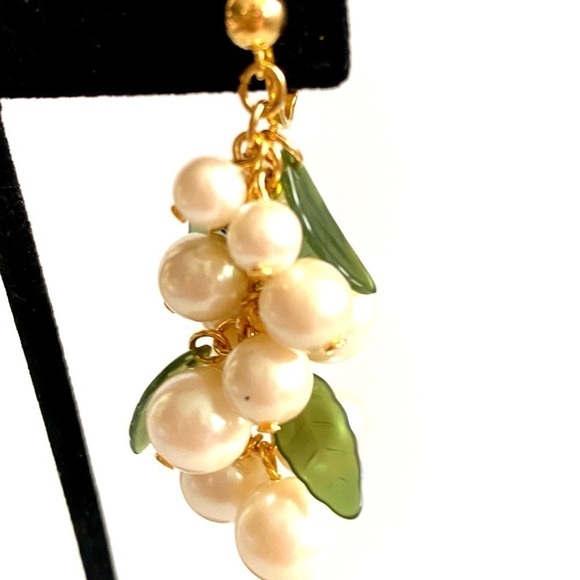 Faux Pearls Earrings Clip Ons Jewelry - Picture 3 of 9
